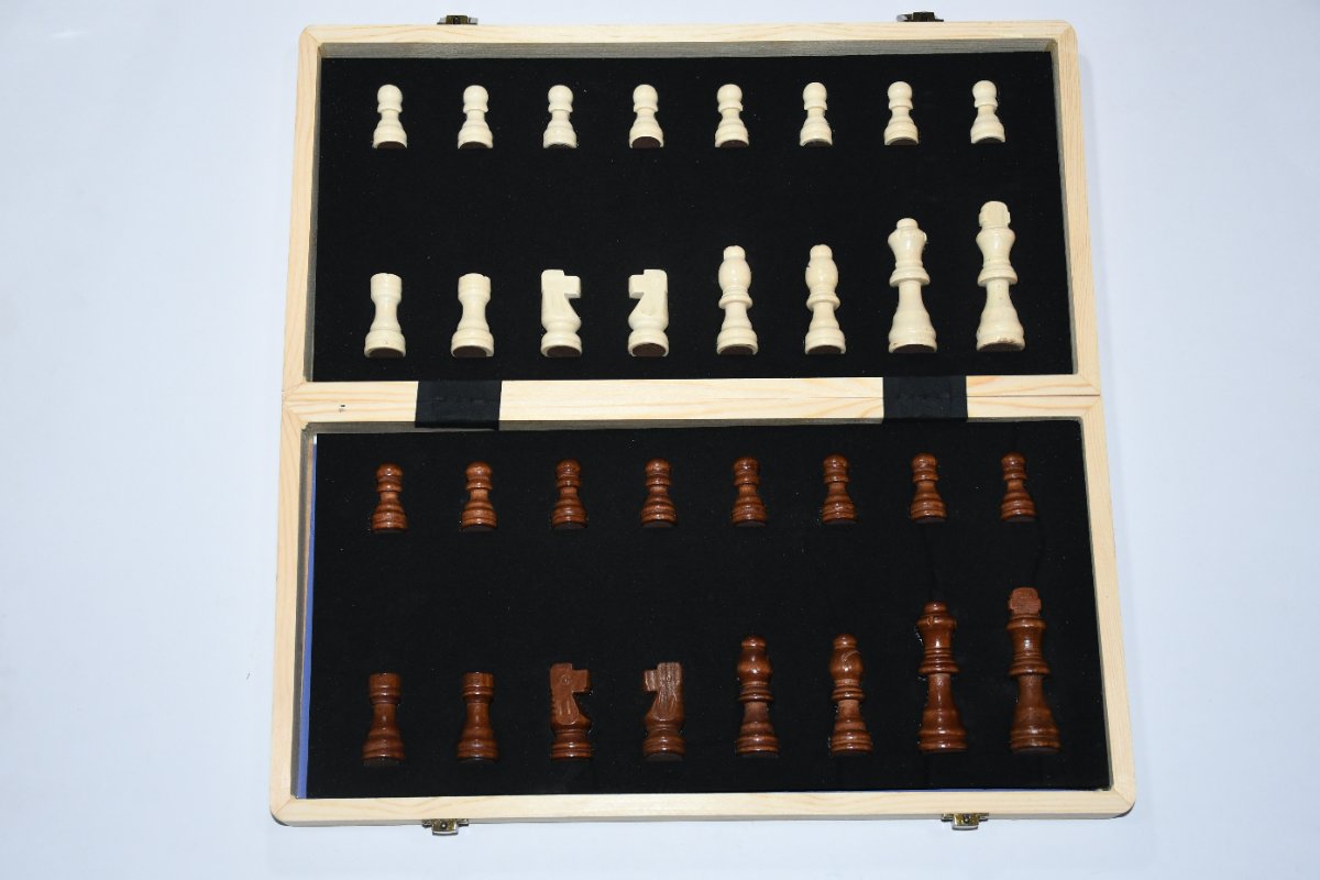 Cockatoo Wooden Magnetic Chess Board