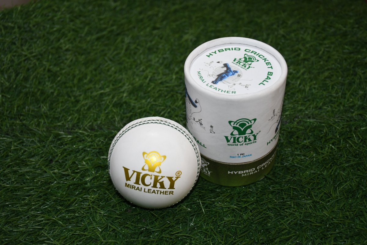 Vicky Stitched Ball White